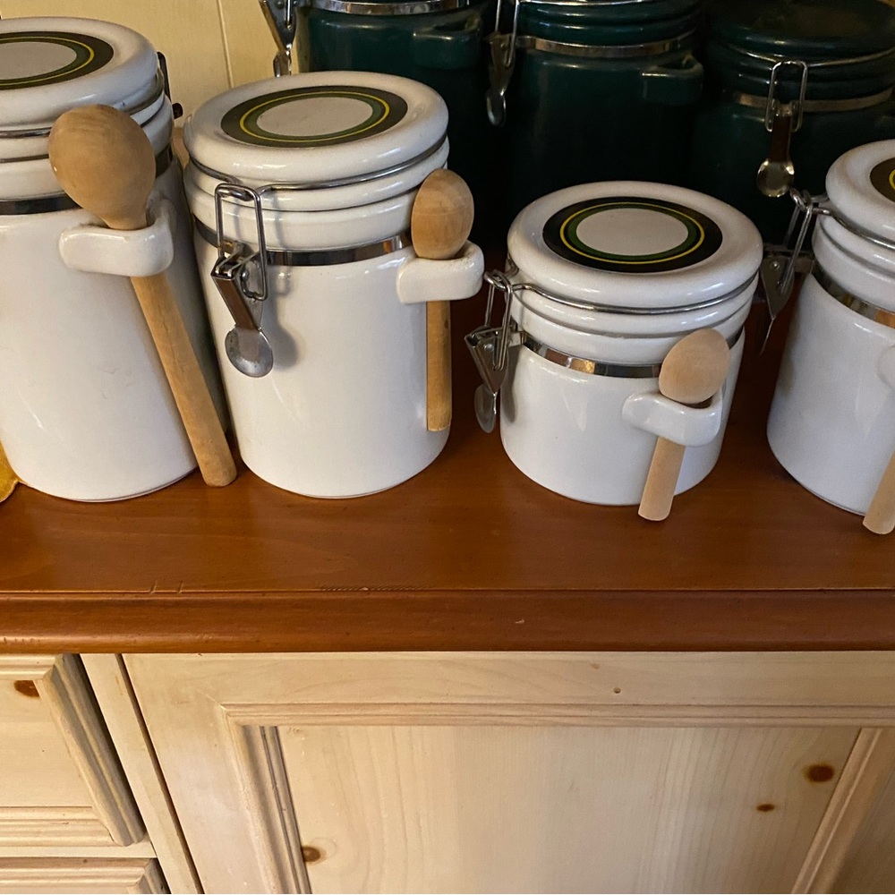 4 Alco sunflower, ceramic snap lid, canisters with wooden spoons